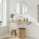 Weite Badezimmeransicht: Waschtischkonsole RHEIN im Industrial-Finish, 10 cm hoch, montiert unter Holzplatte und Aufsatzwaschbecken